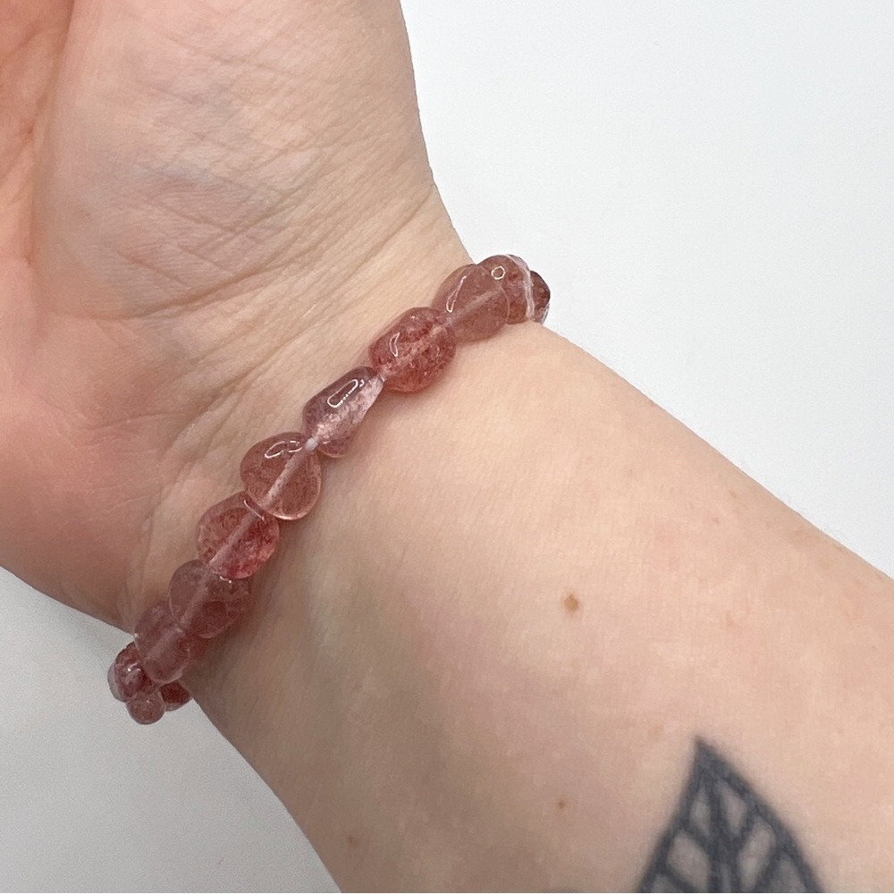 Strawberry Quartz Crystal Beaded Elasticated Stretchy Bracelet Handmade - Picture 5 of 8